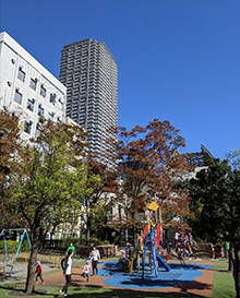 日本橋蛎殻公園秋晴れ